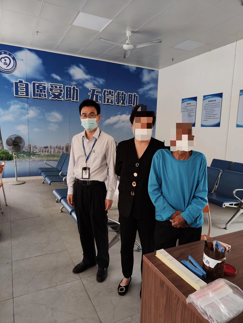 市救助管理站:七旬老翁露宿多年 接力救助落叶归根.jpg