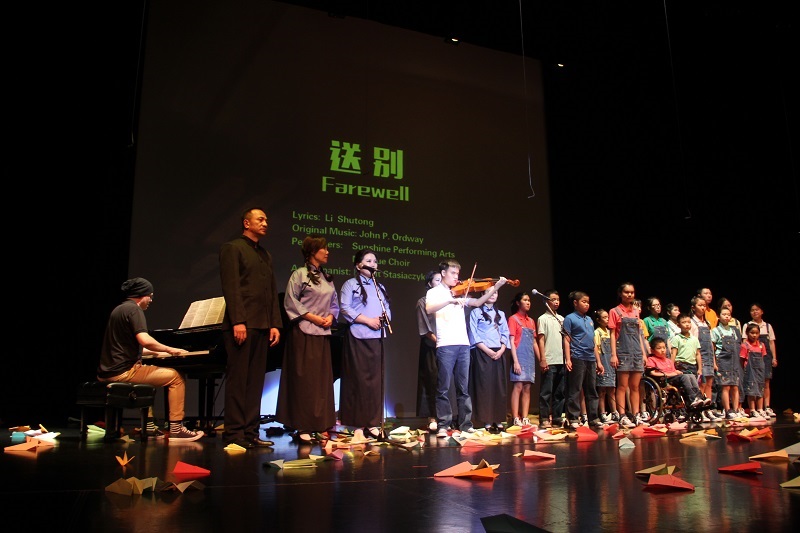 配图4：“雨后彩虹”融合艺术团在加拿大温哥华演出（市少年宫供图）.jpg